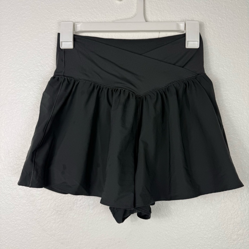 OFFLINE by Aerie White Crossover Waist Skort Shorts Size Medium Activewear
